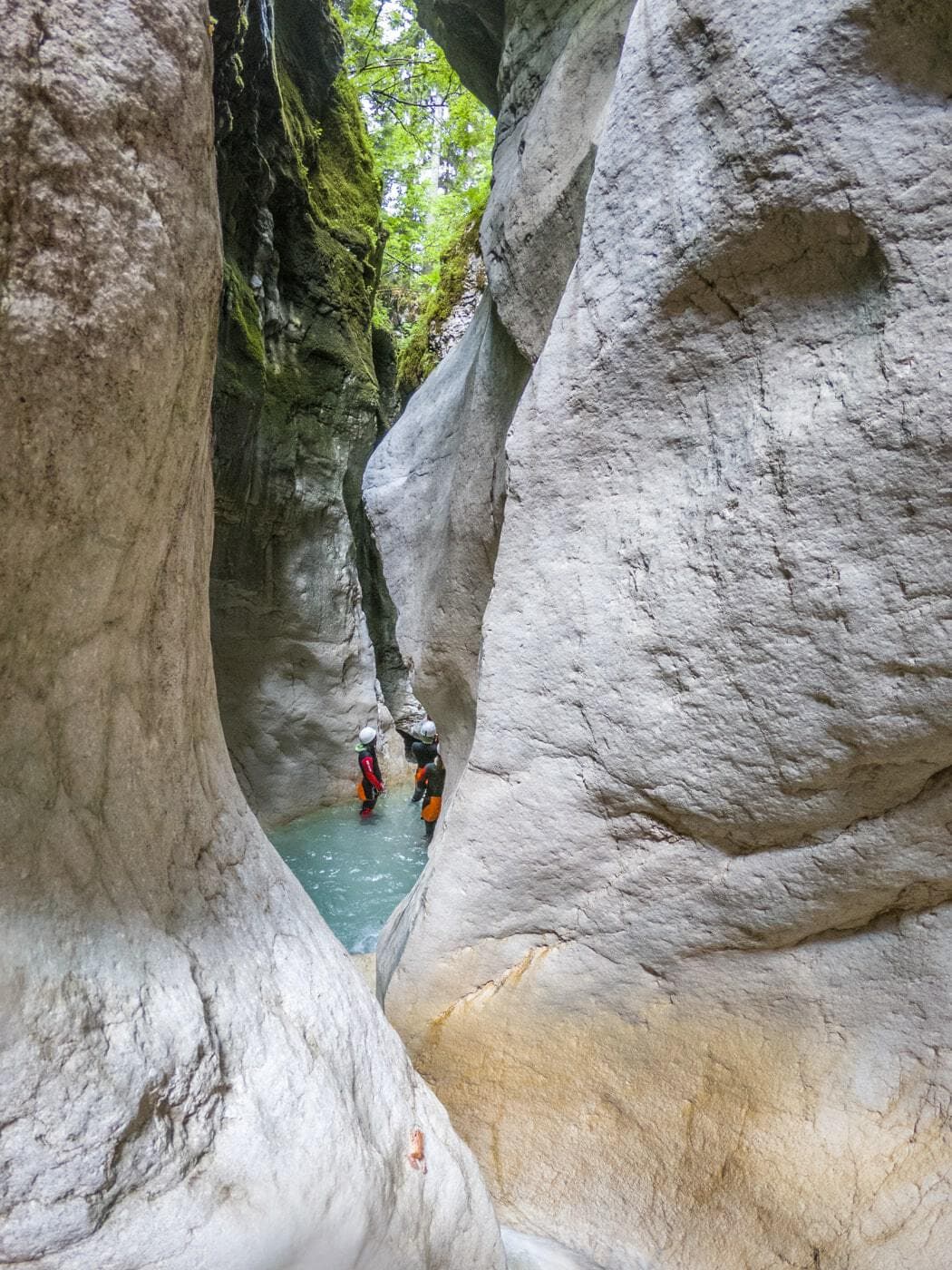 CANYONING